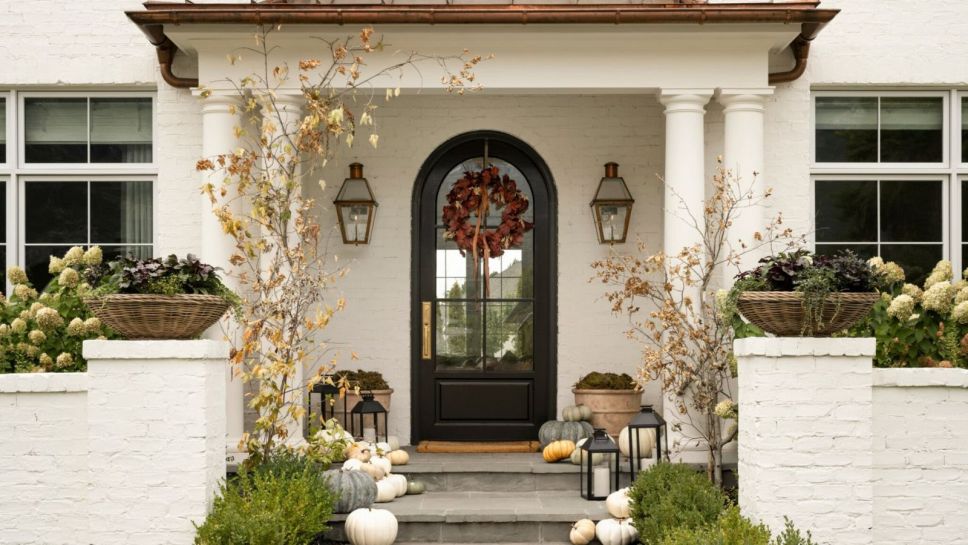 Entry Door Fall Decoration Ideas for a Cozy Curb Appeal