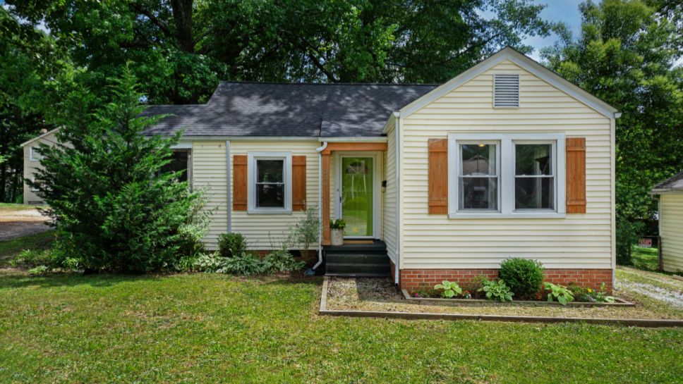How Does Siding Replacement Protect Your Home Structure?