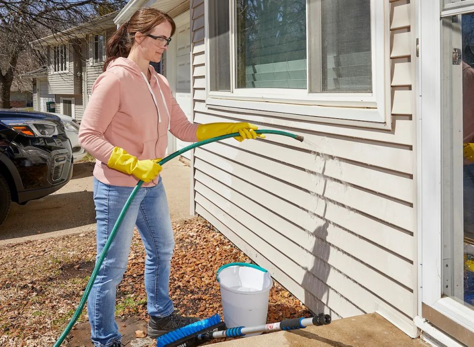How to Clean Vinyl Siding Without Scrubbing?